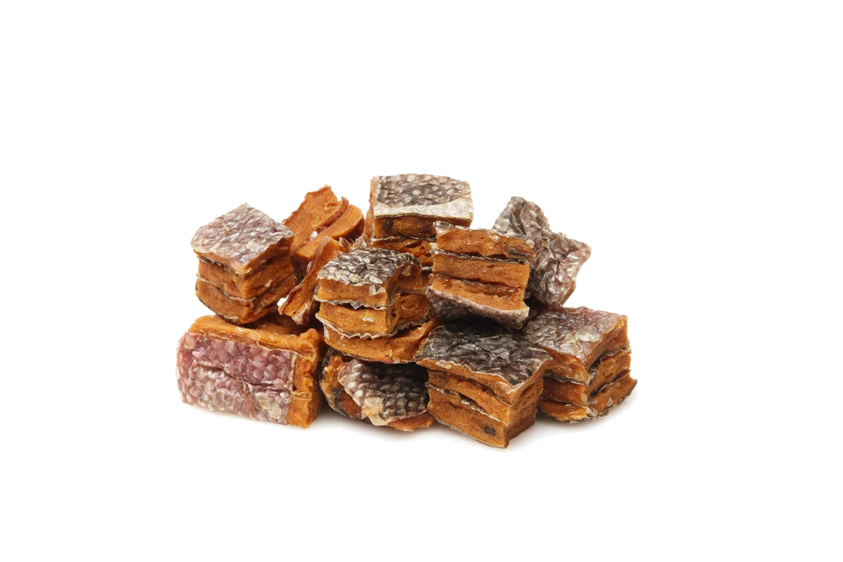 Getrocknete Lachswürfel für Hunde