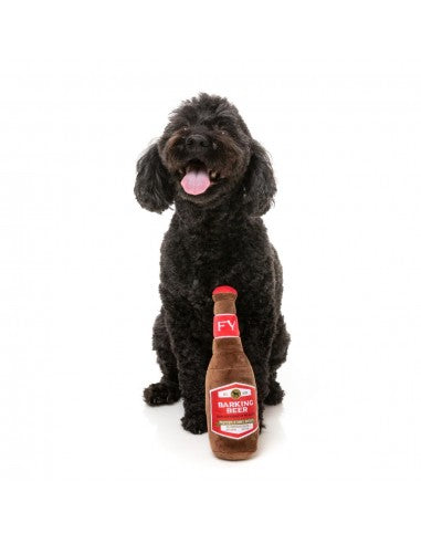 Plüsch-Hundespielzeug FuzzYard Barking Beer als Bierflasche